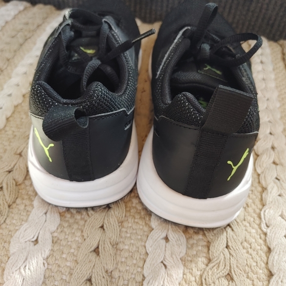 Boys Puma Black Runners ~ Size 4.5 - Picture 3 of 6